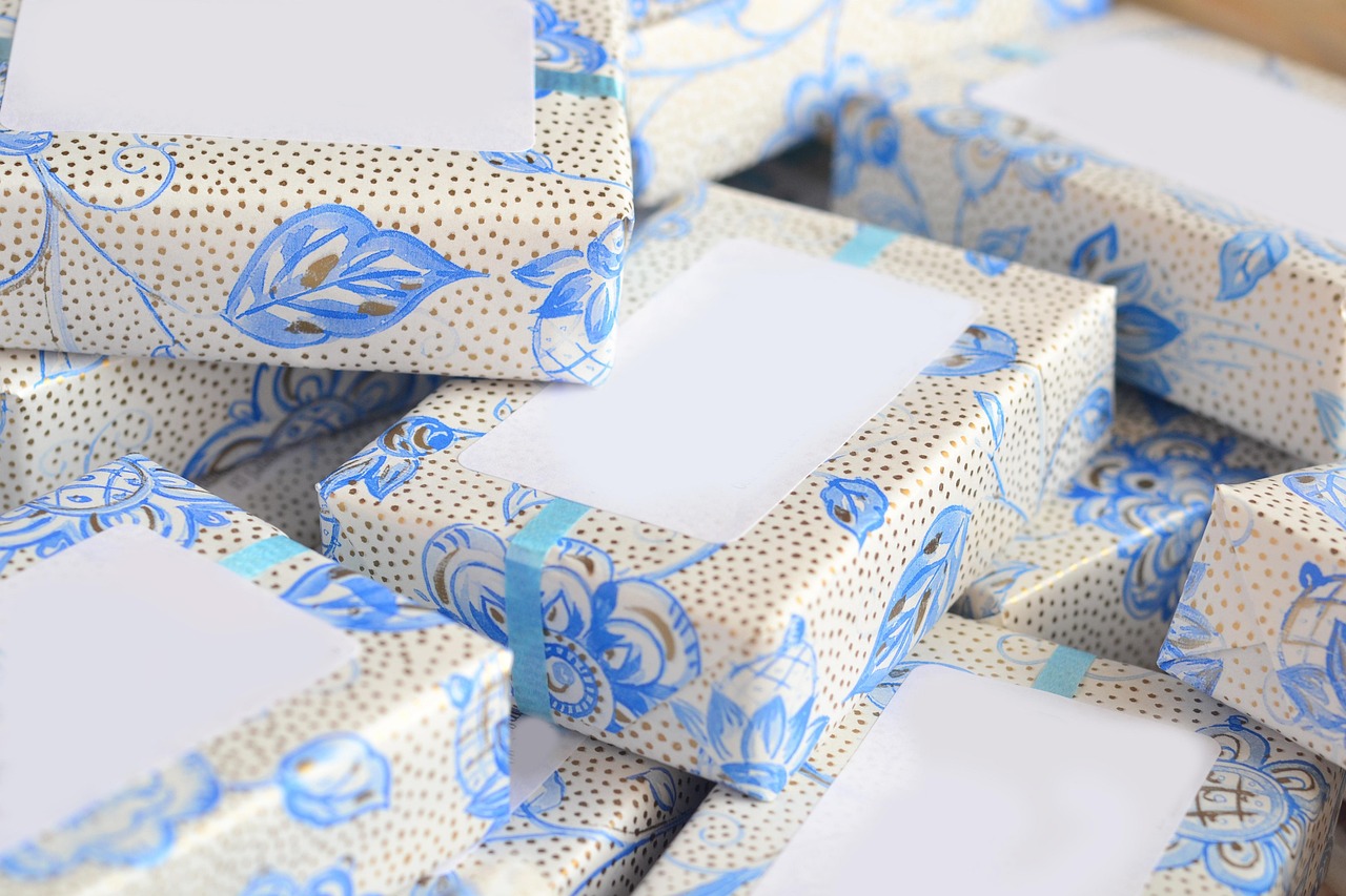 gifts-8890531_1280.jpg (262 KB)